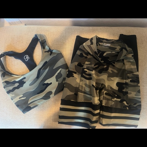 Bombshell Sportswear Scrunch Thigh Highs & Tank Bra Green Camo - XS / XXS [EUC] - Picture 3 of 6